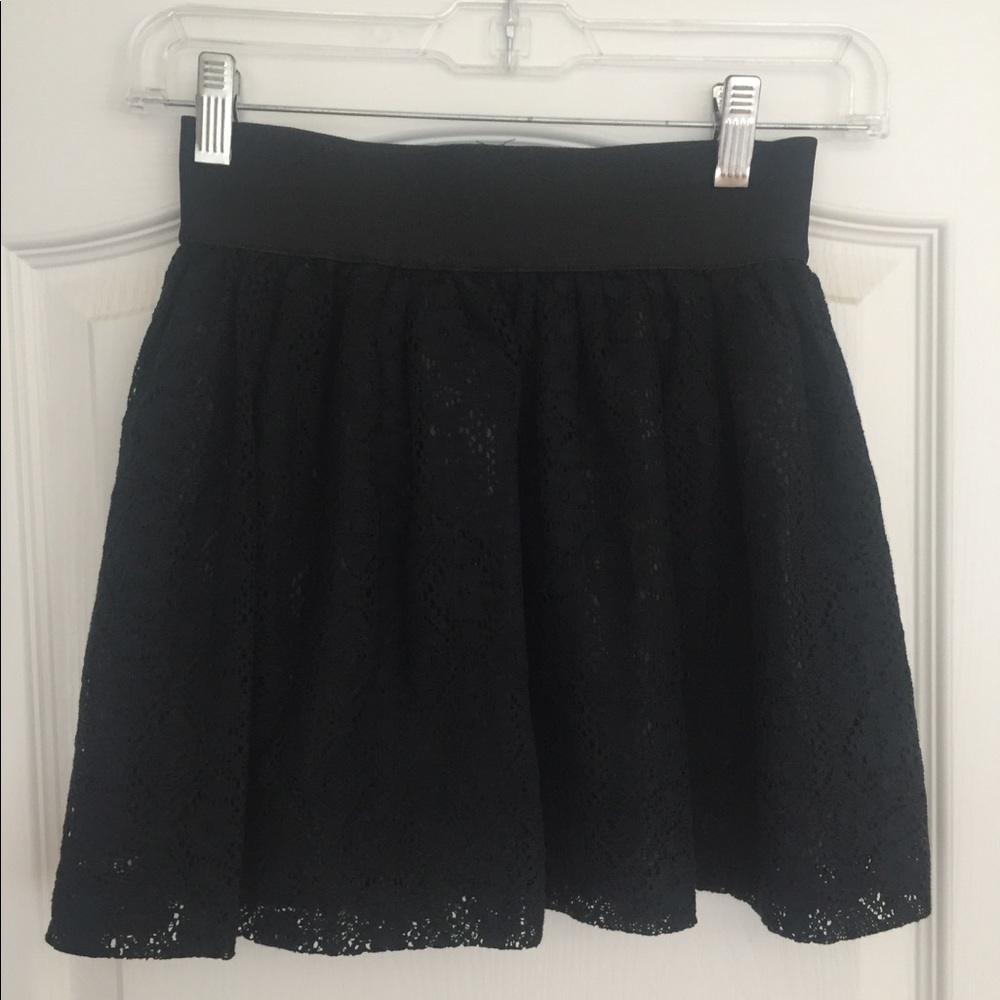 BRAND NEW high waisted Lacey skirt